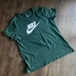 Large Nike Sportswear Crew Neck T-shirt